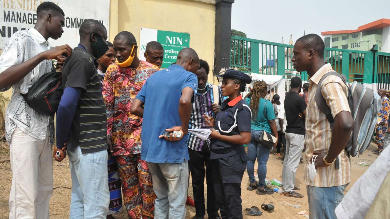 You are currently viewing Chaos, extortion return to NIN-registration centres ahead of deadline