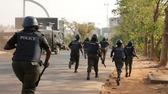 You are currently viewing Policemen, delegates flee as gunmen invade monarch’s palace, disrupt APC Congress