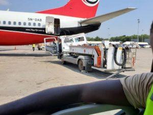 Read more about the article Water truck crashes into Aircraft at Abuja airport