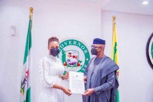 Read more about the article Ogun State Rewards OAU Best Graduating Medical Student With N5m, Bungalow