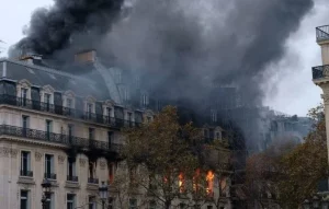Read more about the article Fire breaks out near Opera building in Paris