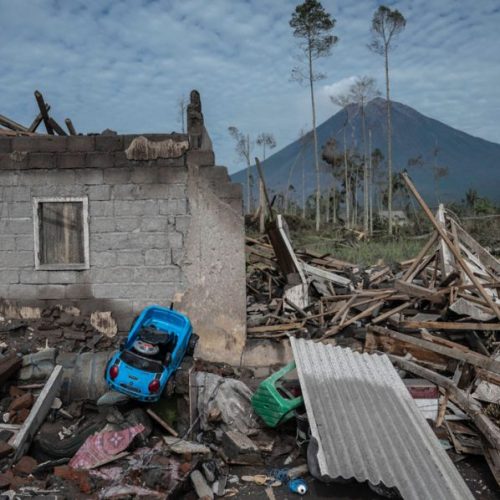 Death toll from Indonesia volcano eruption rises to 39
