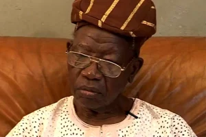 Read more about the article Bola Ige, not Awolowo, founded Afenifere — Akande