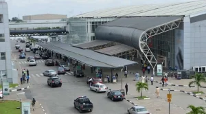 Read more about the article Passenger dies at Lagos airport on arrival from the US