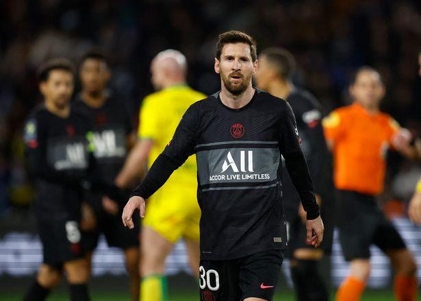 You are currently viewing Lionel Messi faces PSG dressing room backlash as he’s accused of being a “burden”