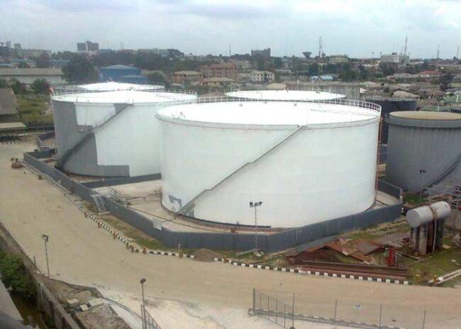 You are currently viewing Fuel scarcity:  Ijegun-Egba tank farm owners pledge 40 trucks of PMS to Abuja daily