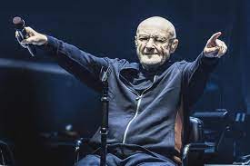 You are currently viewing Phil Collins bids farewell to fans as he performs his last ever show amid health battle