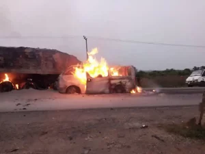 Read more about the article 20 burnt beyond recognition as bus rams into trailer on Kaduna-Abuja highway