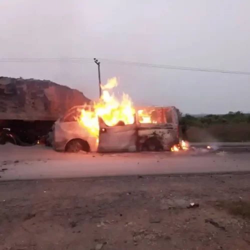 20 burnt beyond recognition as bus rams into trailer on Kaduna-Abuja highway