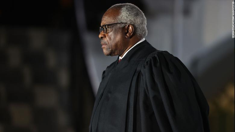 You are currently viewing George Washington University will retain Clarence Thomas as a professor amid protest