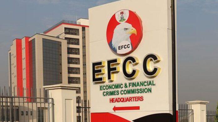 You are currently viewing Emefiele’s wife, three others to face EFCC interrogators