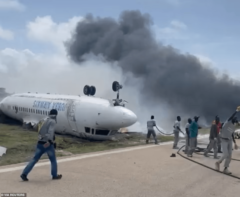 You are currently viewing Passenger plane flips over, bursts into flames during crash landing