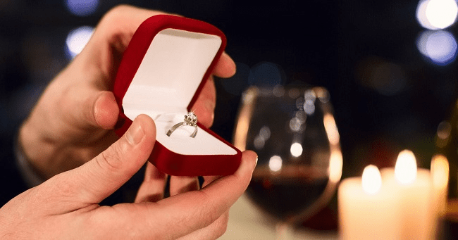 You are currently viewing 7 Reasons to avoid a public marriage proposal