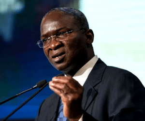 Read more about the article Fashola directs contractor to ease gridlock on Ibadan-Ife-Ilesa Expressway
