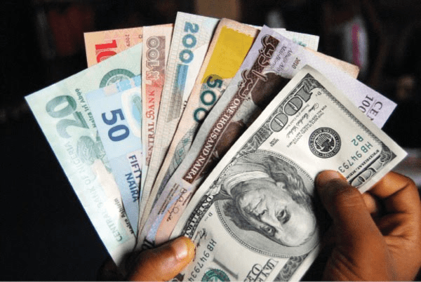 You are currently viewing Economists forecast naira slide, inflation as political campaigns begin