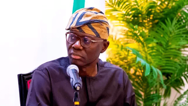 You are currently viewing Gridlock: Sanwo-Olu orders removal of abandoned vehicles under bridges