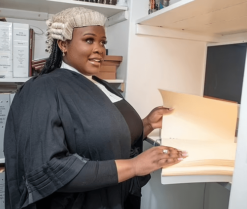 Read more about the article Twenty-three-year-old Jessikah smashes through the ‘triple-glazed glass ceiling’ to become the UK’s first blind Black barrister