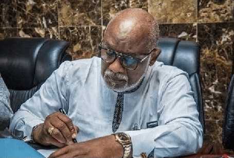 You are currently viewing Akeredolu signs N275.9 b 2023 Ondo budget into law