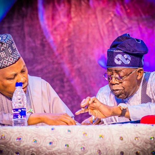 Read more about the article Tinubu urges CBN to suspend charges on online transactions, seeks one year validity for old notes