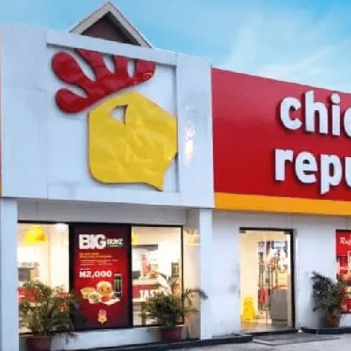 Armed robbers raid Chicken Republic in Lagos, shoot guard