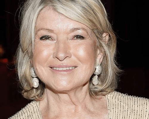 Read more about the article Martha Stewart talks about ‘high dating standards’ and having to ‘take care of a man full-time’