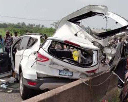Read more about the article Seven dead, 14 injured as bus crashes on Lagos Ibadan expressway