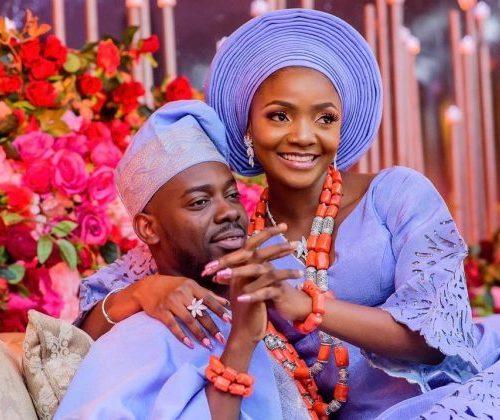 Read more about the article ‘Your papa’ – Adekunle Gold slams Simi as she considers ‘dumping’ him