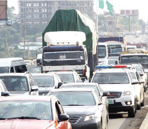 Read more about the article FG suspends work on Lagos-Ibadan Expressway