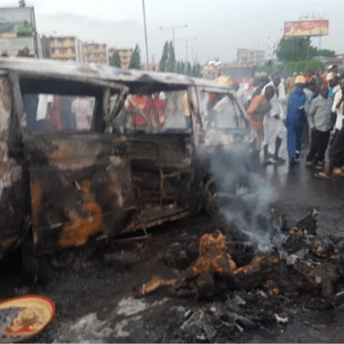 Read more about the article Six Dead As Bus Bursts Into Flames Near Kara Bridge In Lagos