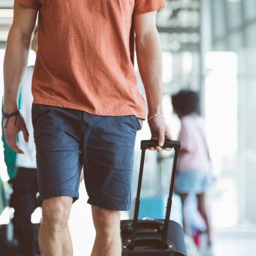 Read more about the article Flight attendant warns passengers to ‘never wear shorts’ when in a plane