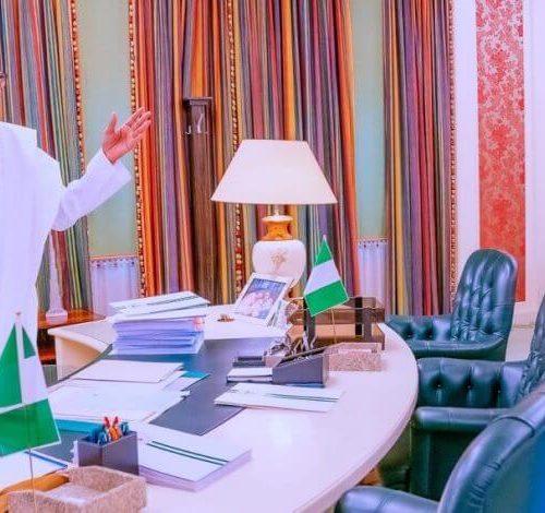 Read more about the article Takeover preparation: Buhari conducts Tinubu around president’s office