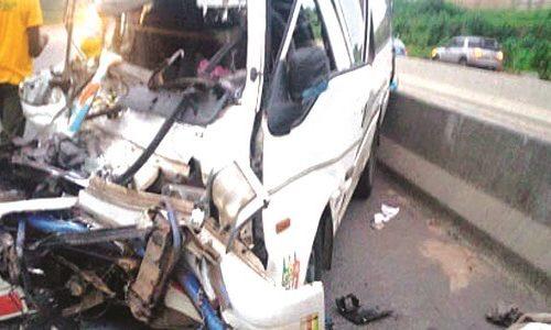 Read more about the article Four die as SUV rams into truck on Lagos-Ibadan expressway