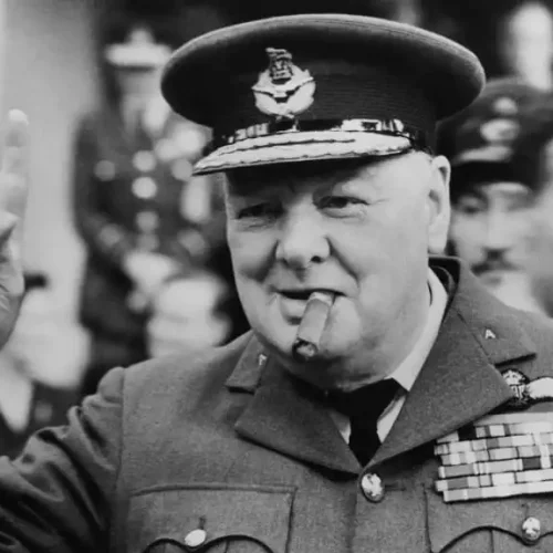 Read more about the article How Emotionally Intelligent People Use the ‘Winston Churchill Rule’ to Become Exceptionally Persuasive