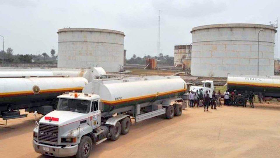 You are currently viewing FG begins shutdown of unlicensed fuel marketers