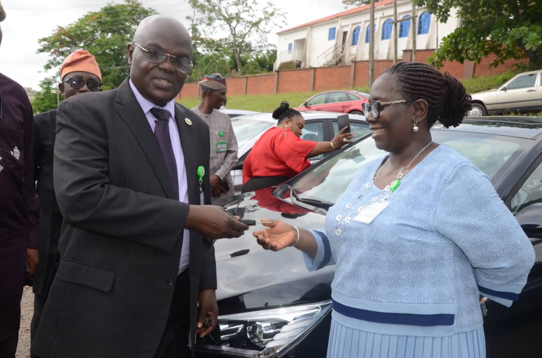 You are currently viewing Abiodun presents cars to new Perm Secs, calls for improved service delivery
