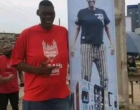 Read more about the article Tallest Man In Nigeria, Afeez Agoro Is Dead