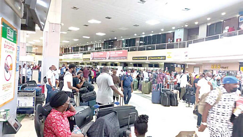 You are currently viewing 52 per cent of Nigerian Professionals Considering Migration, Survey Uncovers