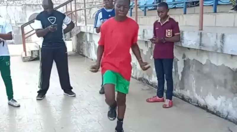 You are currently viewing Meet 16-year-old Nigerian who holds World Record for most skips on one leg