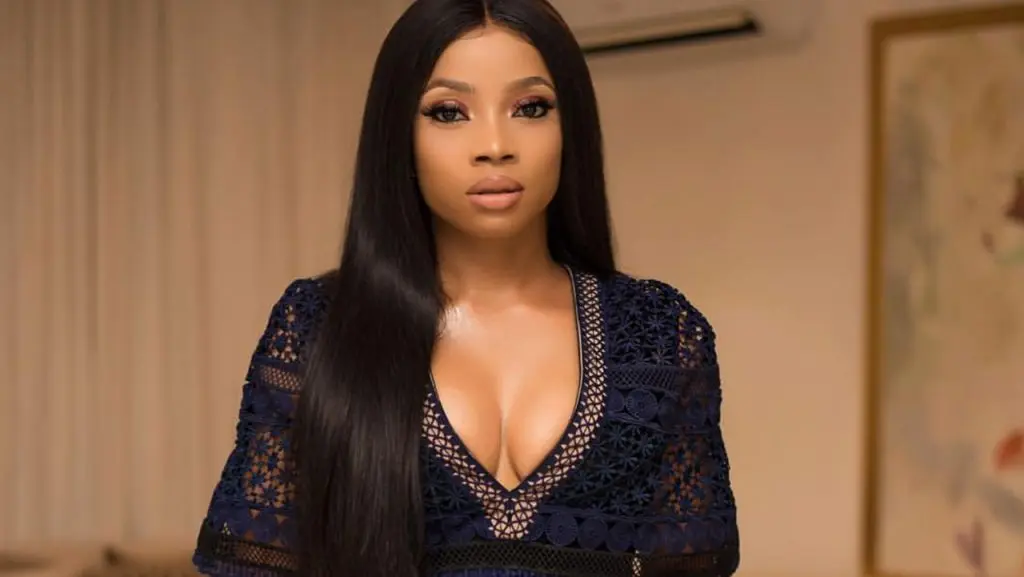 You are currently viewing My world crumbled after finding out my hubby impregnated his ex – Toke Makinwa