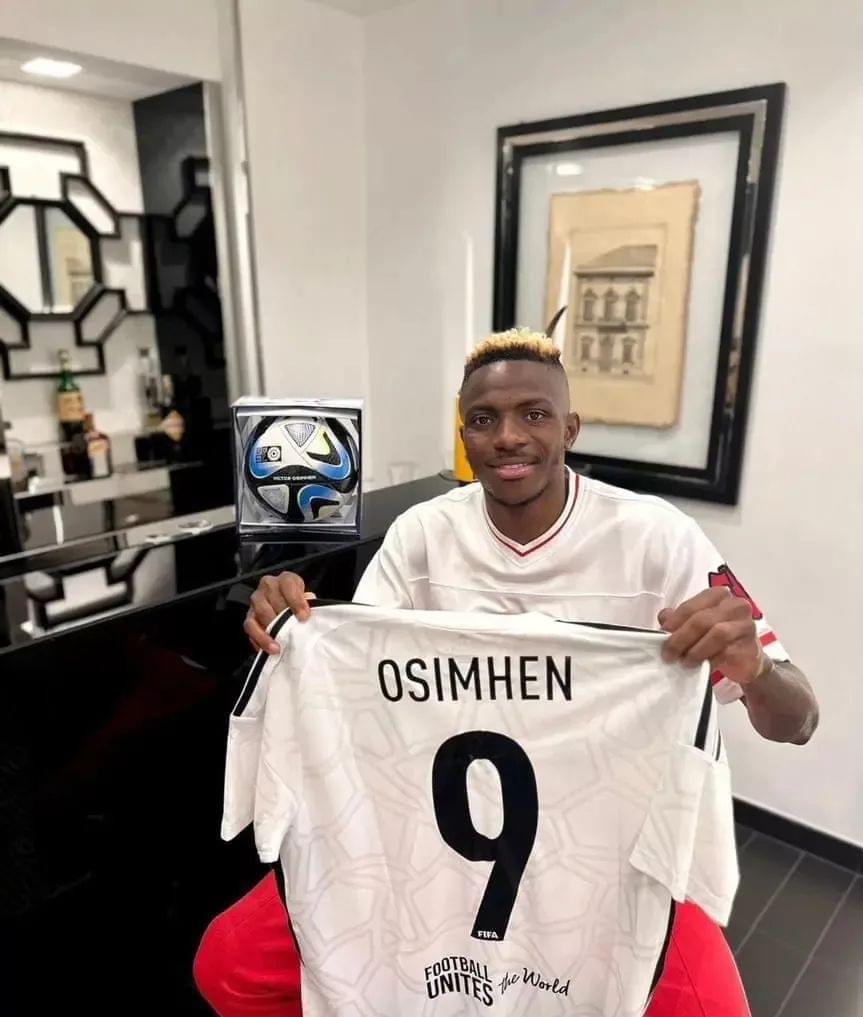 You are currently viewing FIFA honours Victor Osimhen with special ball and jersey following his outstanding performance for Napoli in the 2022/23 season