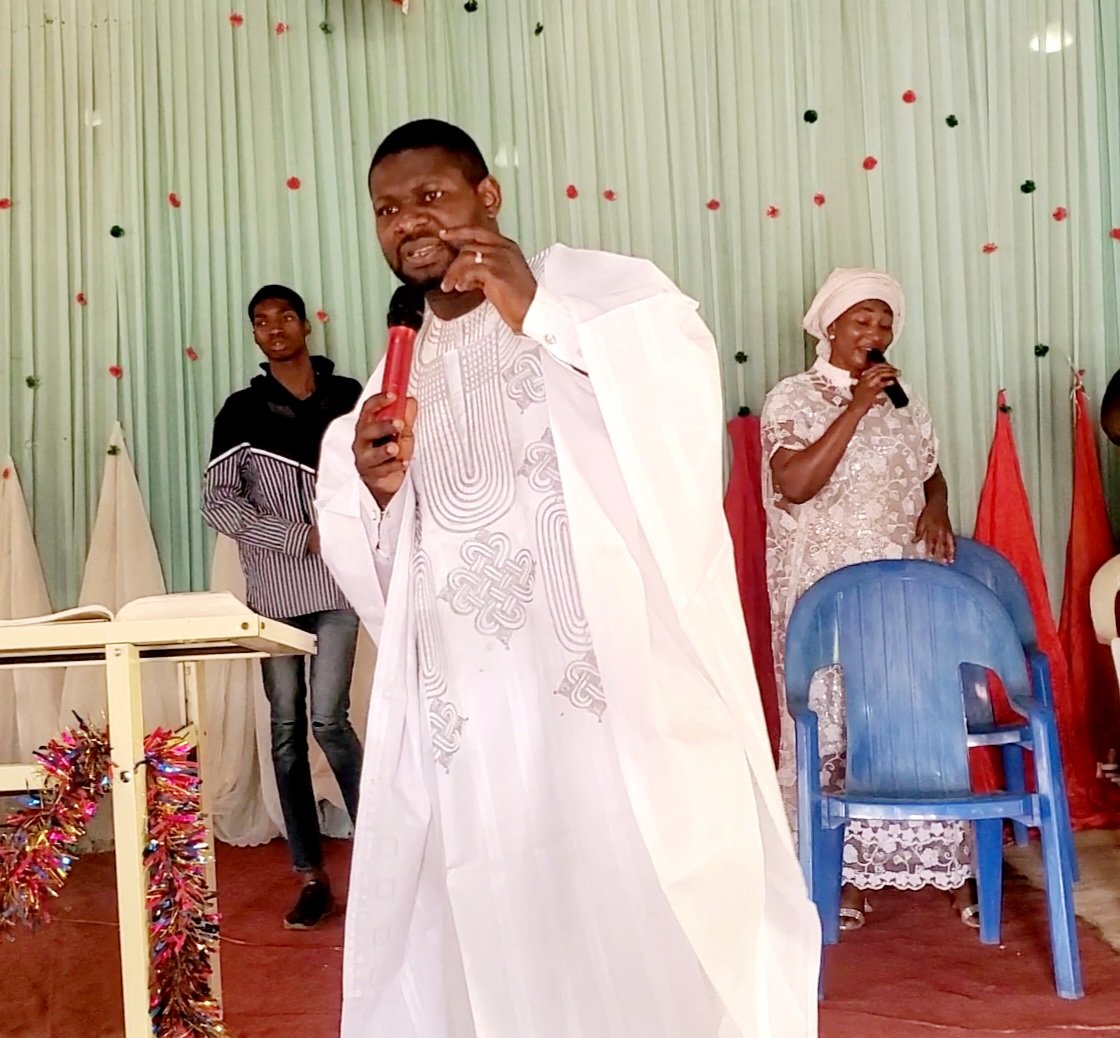 You are currently viewing Peter Obi entertaining Nigerians at tribunal – Pastor Giwa