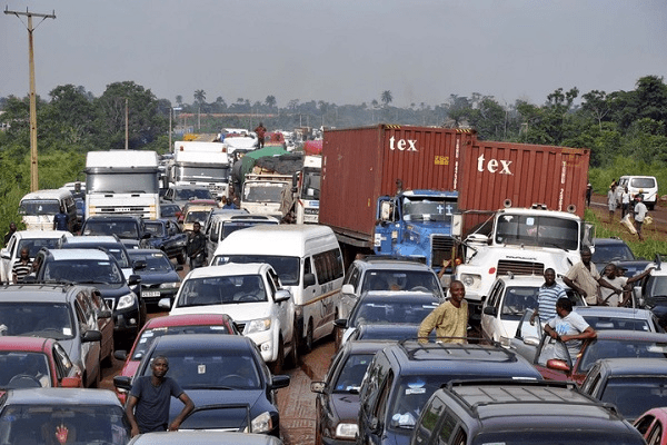 You are currently viewing FRSC announces fresh traffic diversion on Lagos-Ibadan expressway