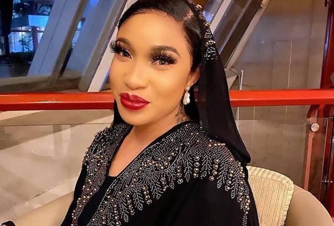 You are currently viewing Tonto Dikeh Sparks Dating Rumors With Mystery Man At 38th Birthday Party