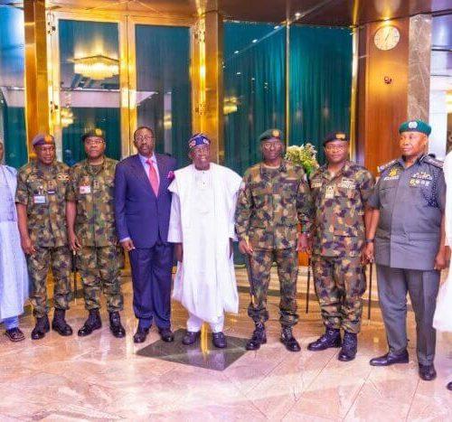 Read more about the article Tinubu talks tough to service chiefs