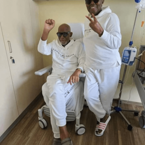 Read more about the article Photo: Akeredolu appears with wife in Hospital