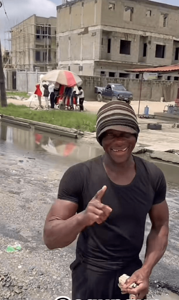 You are currently viewing Nigerian gold medallist turns voluntary Lagos road worker