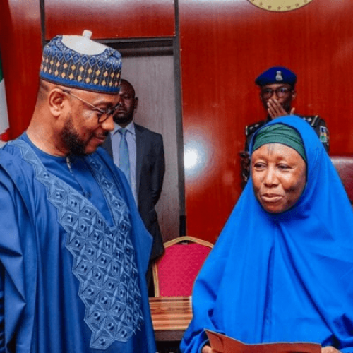 Zamfara governor honours pilgrim who returned $80,000