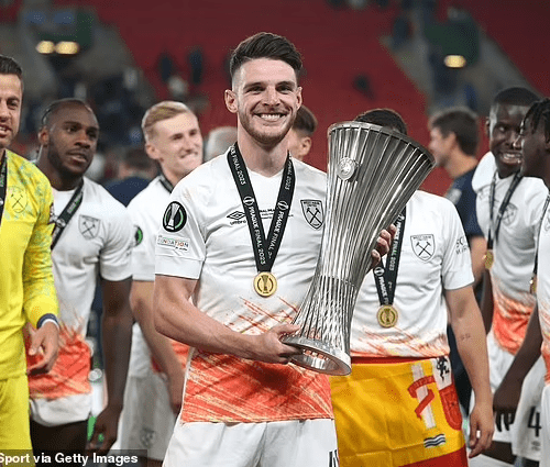 Read more about the article Why Arsenal is yet to announce Declan Rice’s arrival almost two weeks after the £105m deal