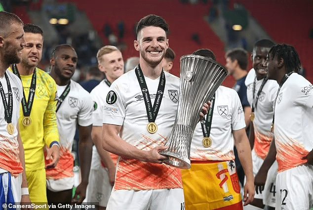 You are currently viewing Why Arsenal is yet to announce Declan Rice’s arrival almost two weeks after the £105m deal
