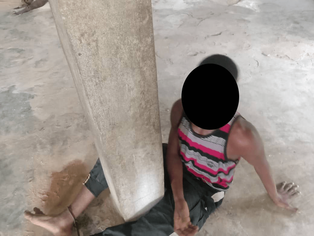 You are currently viewing Anambra police rescues three abductees chained to pillars by insurgents in Okija (photos)